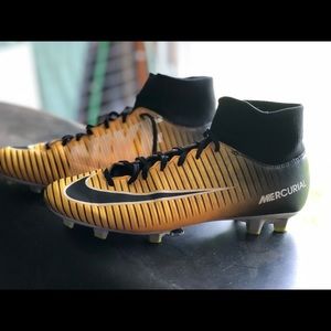Soccer cleats size 7.5 Nike mercurial Veloce iii